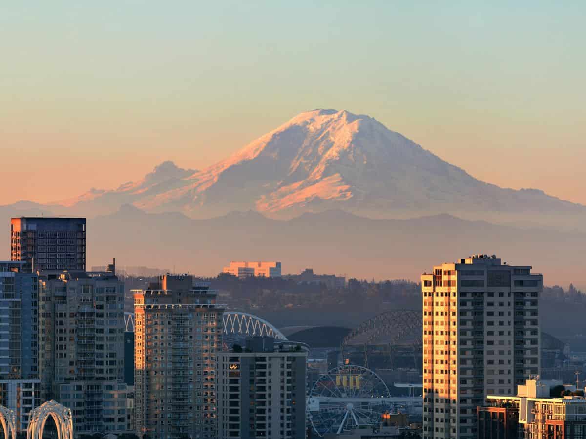 Seattle skyline with mount rainier in the background.